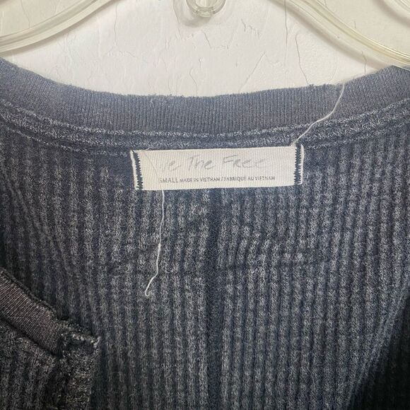 Free People S oversized charcoal gray pull over casual long sleeve boho - Picture 4 of 4